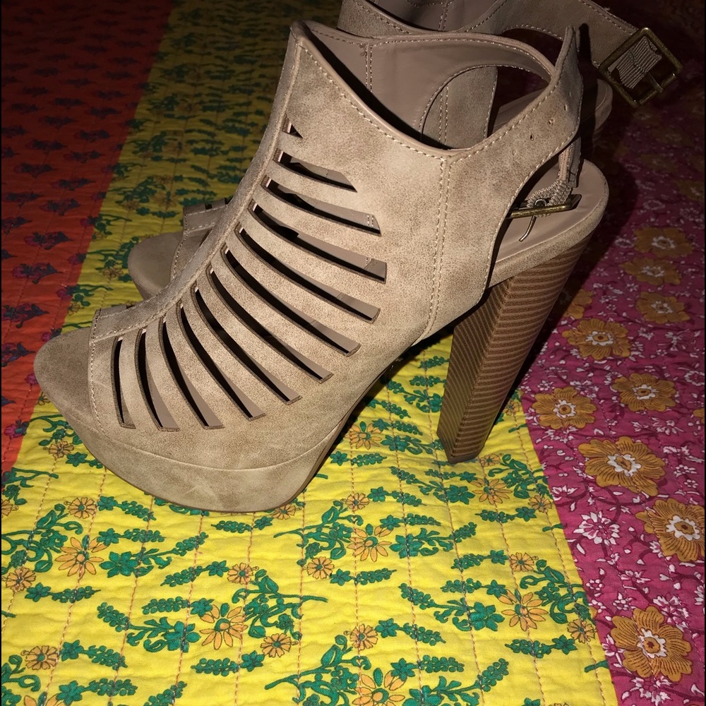 Women’s platform sandal